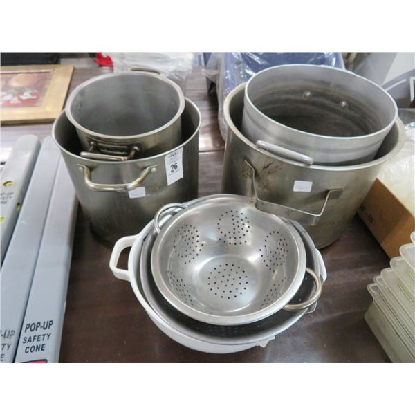 Small Stock Pots 4, Collanders 3