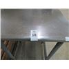 Image 2 : S/S 18" x 18" Table w/Lip