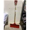 Image 1 : Garant Snow Shovel