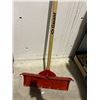 Image 2 : Garant Snow Shovel