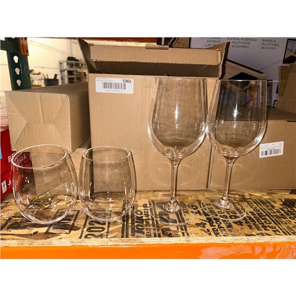 Lot of 4 wine glasses