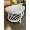 Image 2 : WHITE WICKER PAATIO TABLE