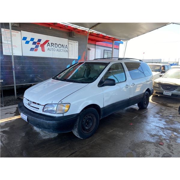 2000 TOYOTA SIENNA