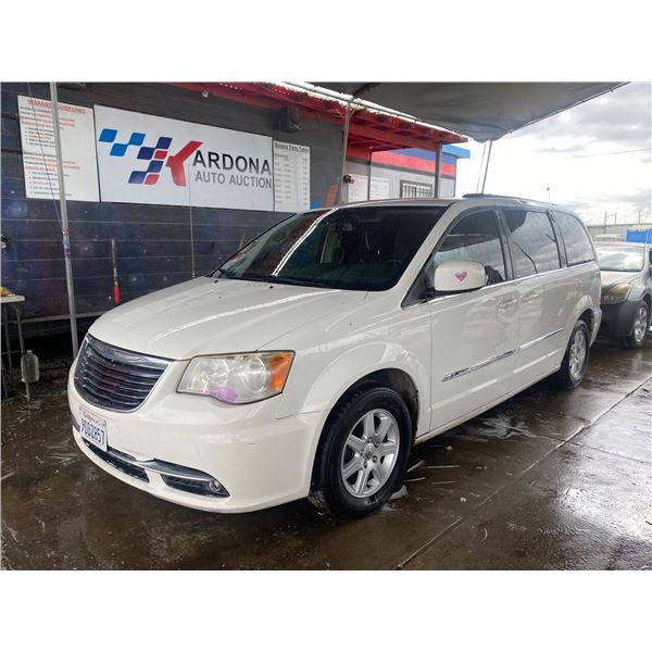 2011 CHRYSLER TOWN AND COUNTRY