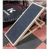 Image 2 : NEW ADJUSTABLE PET RAMP WITH NON SLIP CARPET