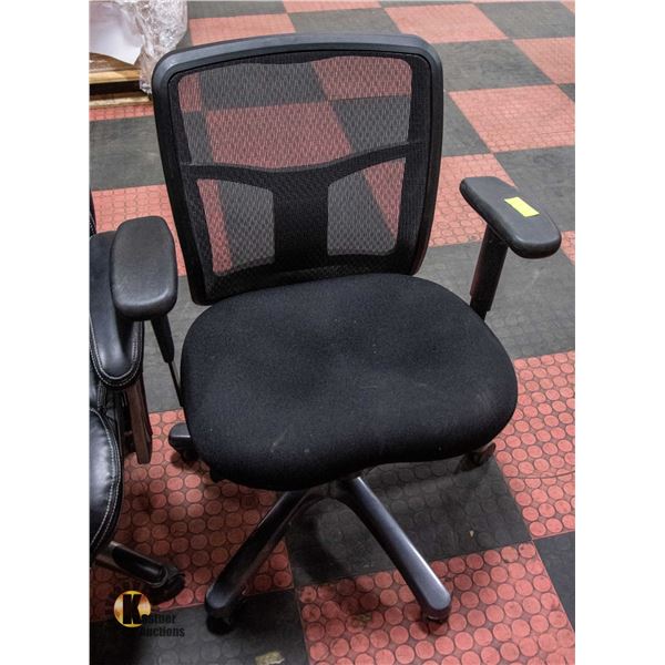 BLACK OFFICE CHAIR