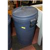 Image 1 : 124 LTR ROUGHNECK WINTER READY GARBAGE CAN ON