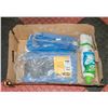 Image 1 : BOX OF MOP HEADS AND GLOVES