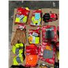 Image 4 : Lote #413 - Baterias/Ropa/Accesorios Home Depot
