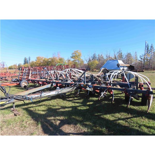 Flexi Coil 200 Air Seeder 27' Wide with 9'' Spacings and Mulchures Serial# 5214 A 00 -