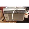 Image 1 : Diplomat 8000 BTU Window Air Conditioner