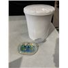 Image 1 : Garbage can and soap dish