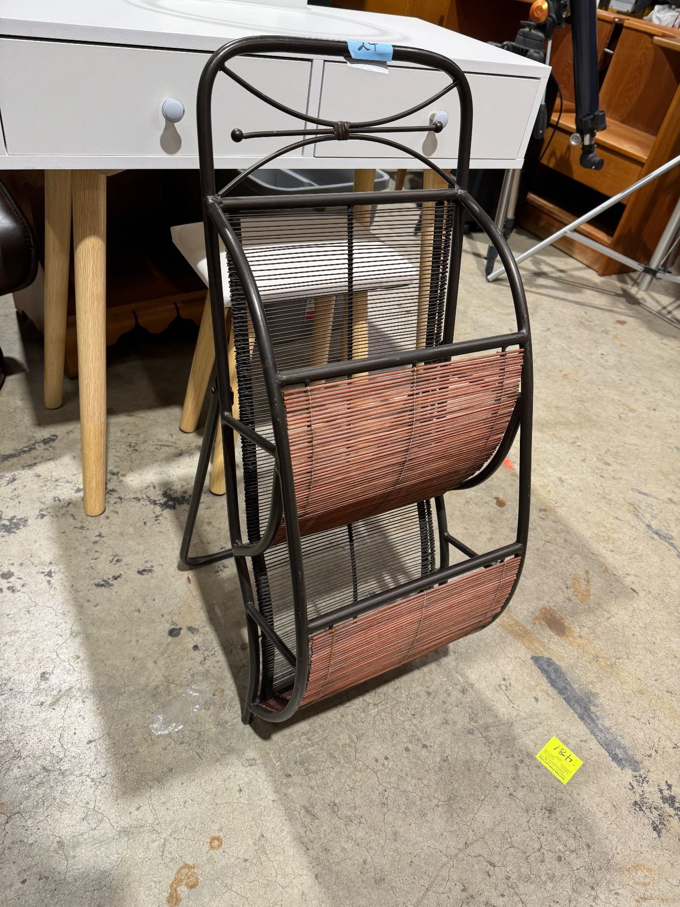 Knitting/ magazine stand