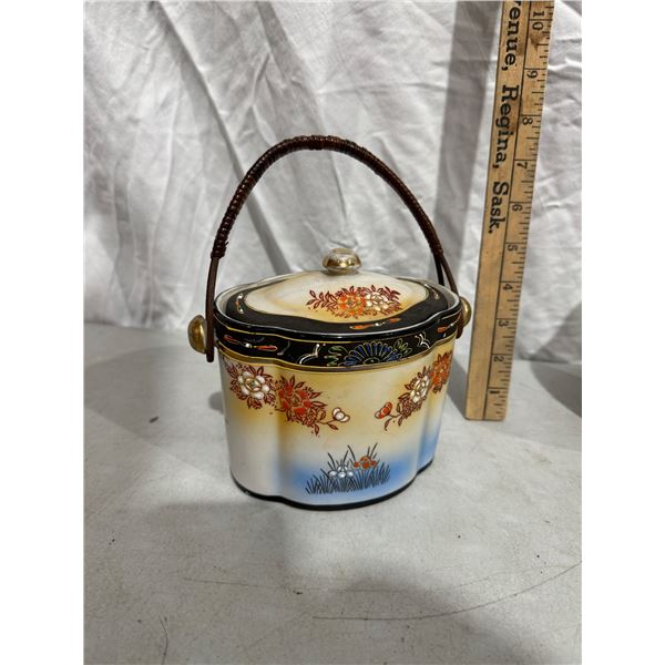 Samuraic lidded container