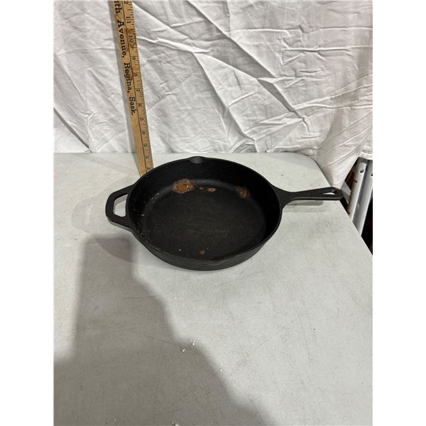 Woods cast iron frying pan