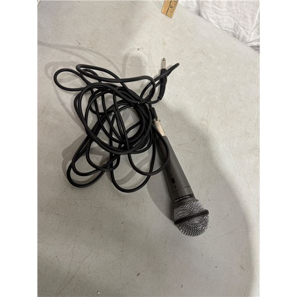 Realistic microphone