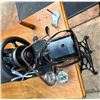Image 4 : Antique Singer Sewing Machine with Table  49Wx19Dx39H open 40Wx19Dx39H closed