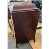Image 9 : Antique Berliner Gram-o-Phone Co, Victor Talking Machine Co. Victrola in Cabinet with Vinyl Storage