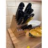 Image 4 : Assorted Collection Of Kitchenware - WUSTHOF Knife Block Set, Cutting Board, Serving Tray & More