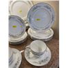 Image 4 : Wedgewood Bone China Made In England Westbury - 6 Piece Dinner Set With Serving Dish