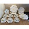 Image 1 : Wedgewood Bone China Made In England Westbury - 6 Piece Dinner Set With Serving Dish With Lid