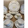 Image 3 : Wedgewood Bone China Made In England Westbury - 6 Piece Dinner Set With Serving Dish With Lid