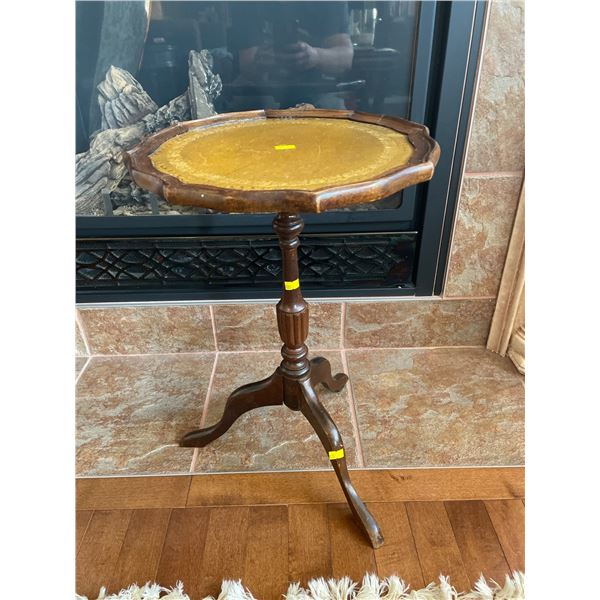 Antique Mahogany 3 Leg Table 20.5H