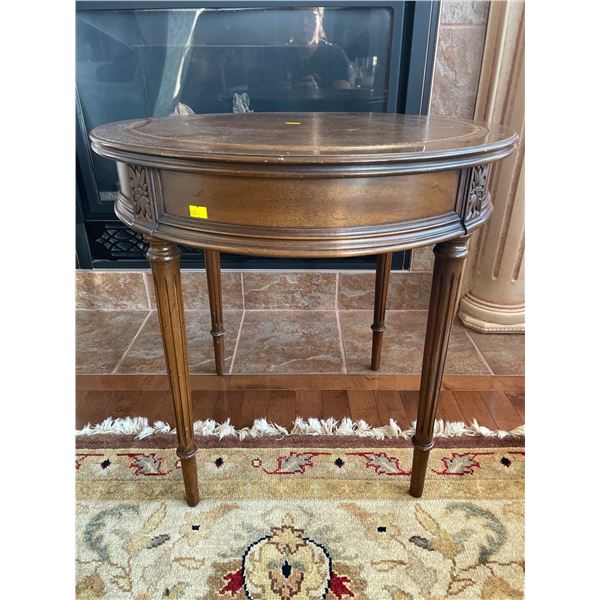 Antique Walnut Side Table 23Lx23Dx22H