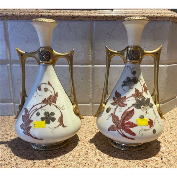 19th C. ROYAL WORCESTER PORCELAIN 10" GILT DECORATED VASE c.1884