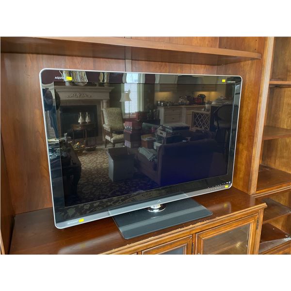 SHARP AQUOS QUATTRON LIQUID CRYSTAL TV 52 INCHES, SWIVEL TV