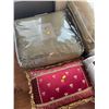 Image 5 : Assorted Collection Of Pillows, Throws, Duvets & More
