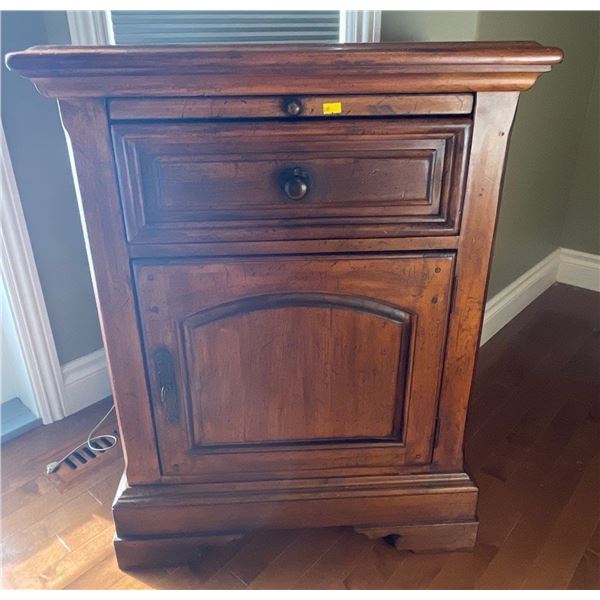 McElheran's Furniture + Design End Table With 1 Pull Out Tray, 1 Cabinet,1 Drawer 25.5Lx19.5Dx32H