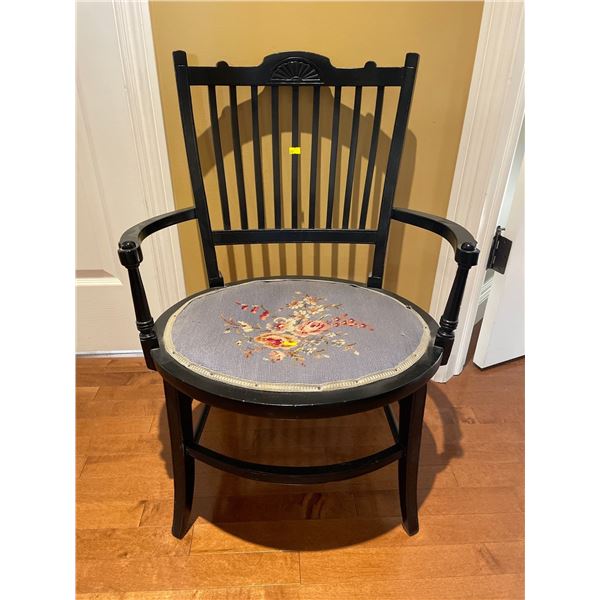 Antique Solid Wood Hand Crafted Chair 22Lx21Dx30H