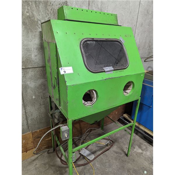 36" WIDE SANDBLAST CABINET WITH LIGHT