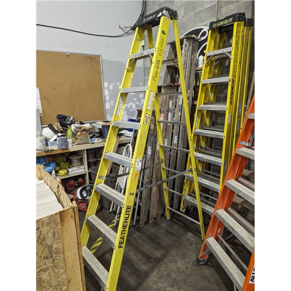 8' FEATHERLITE STEP-LADDER