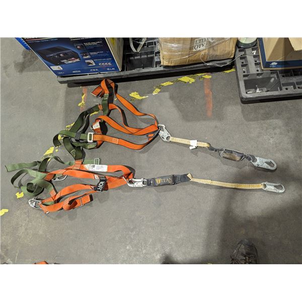 PAIR OF NORTH MODEL FP700-3DL SAFETY HARNESS WITH LANYARD