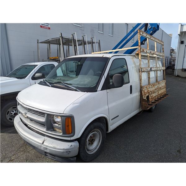 *R* 2002 CHEVROLET EXPRESS VAN, WHITE, VIN 1GCFG25M321212661,