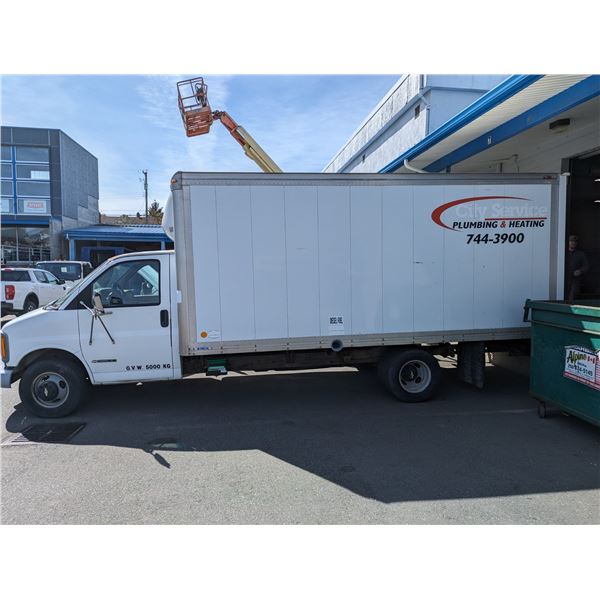 *R* 2000 CHEVROLET 3500, CUBE VAN, 2WH DR, WHITE, VIN 1GBJG31F9Y1209624,