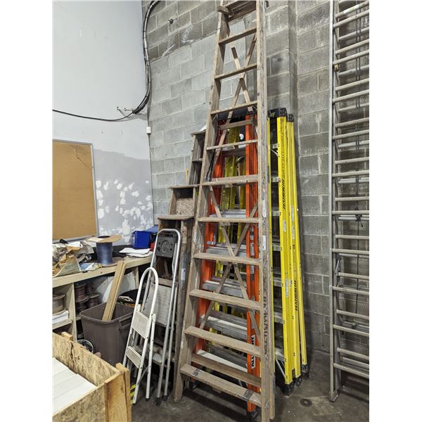 12' WOOD STEP LADDER