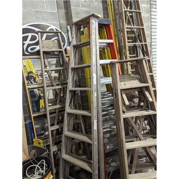 8' WOOD STEP LADDER