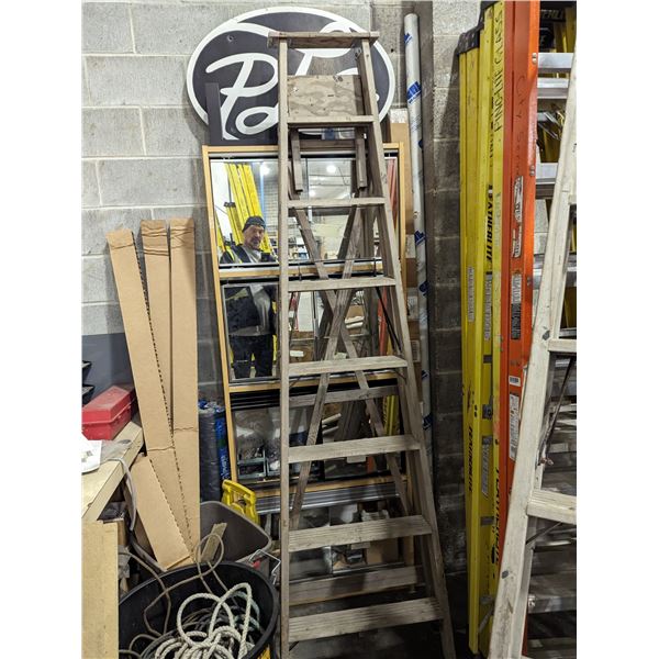 8' WOOD STEP LADDER