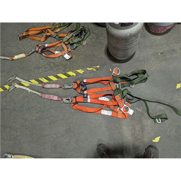 PAIR OF NORTH MODEL FP700-3DL SAFETY HARNESS WITH LANYARD