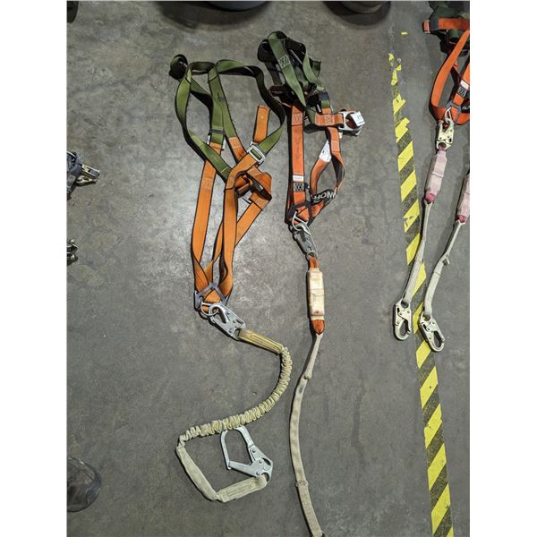 PAIR OF NORTH MODEL FP700-3DL SAFETY HARNESS WITH LANYARD