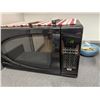 Image 2 : DANBY DESIGNER SMALL MICROWAVE AND SUNBEAM BAR FRIDGE