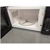 Image 3 : DANBY DESIGNER SMALL MICROWAVE AND SUNBEAM BAR FRIDGE