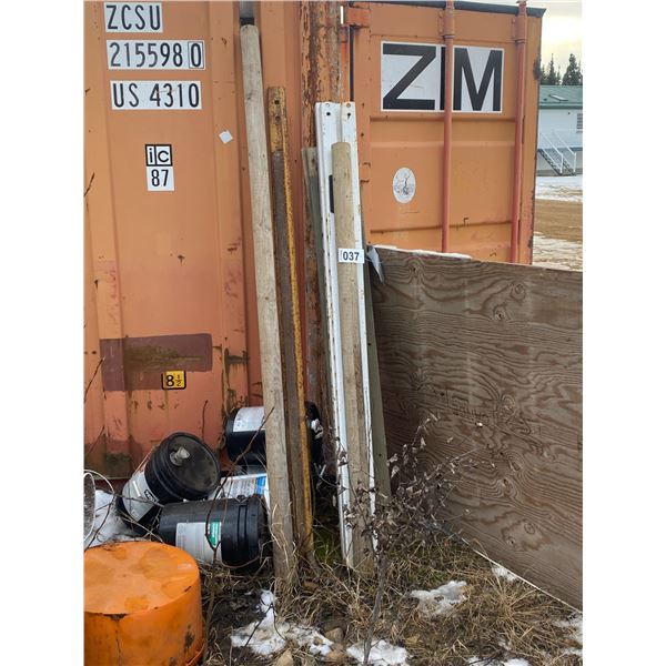 2-1/2" x 2-1/2" square tubing; 7' cutting blade edge; Wood posts