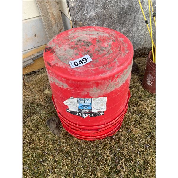 5- plastic horse mineral empty containers