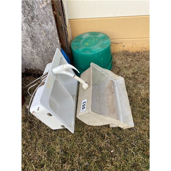 Kitchen sink; Horse feeder; 2 plastic containers