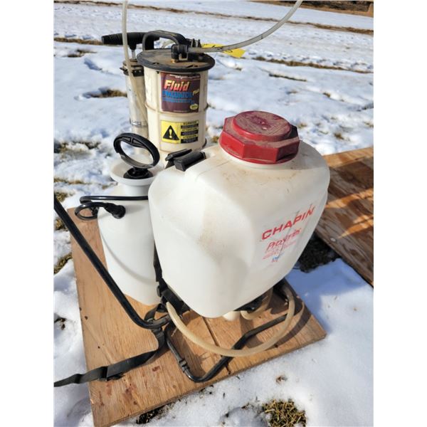 Oil suction container; 2 spray containers