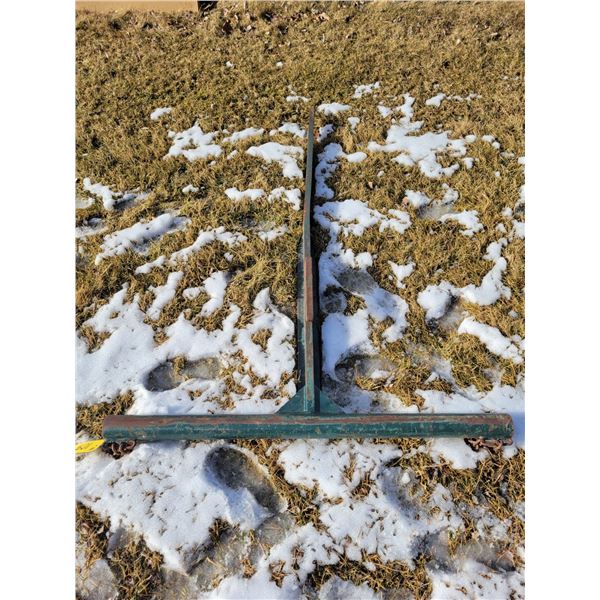 Steel bale spear for a loader bucket